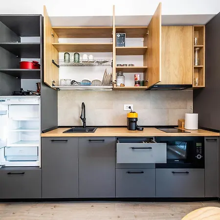 Emerald Meraki And Apartment